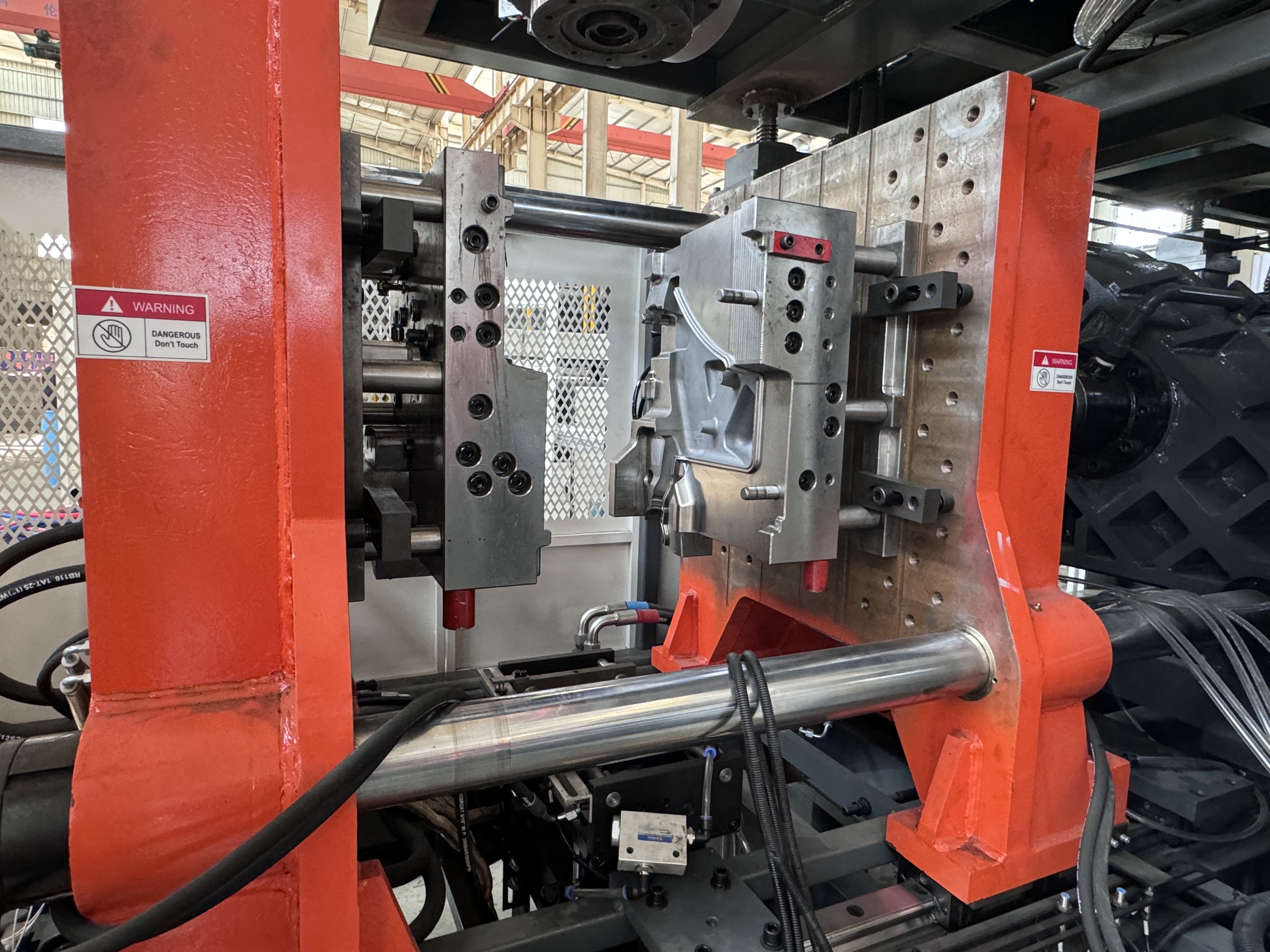 プラスチック ボトルおよび瓶のブロー成形型、中空プラスチック ブロー成形型